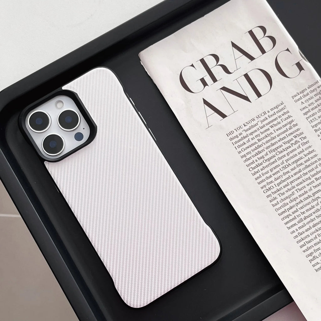 High Quality Frameless Carbon Fiber Texture Cell Phone Case for iPhone 16 15 Pro Max Plus Hrad PC Protective Back Cover Goodie Bag